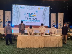 Penandatanganan MoU antara ITPLN dan YBM PLN