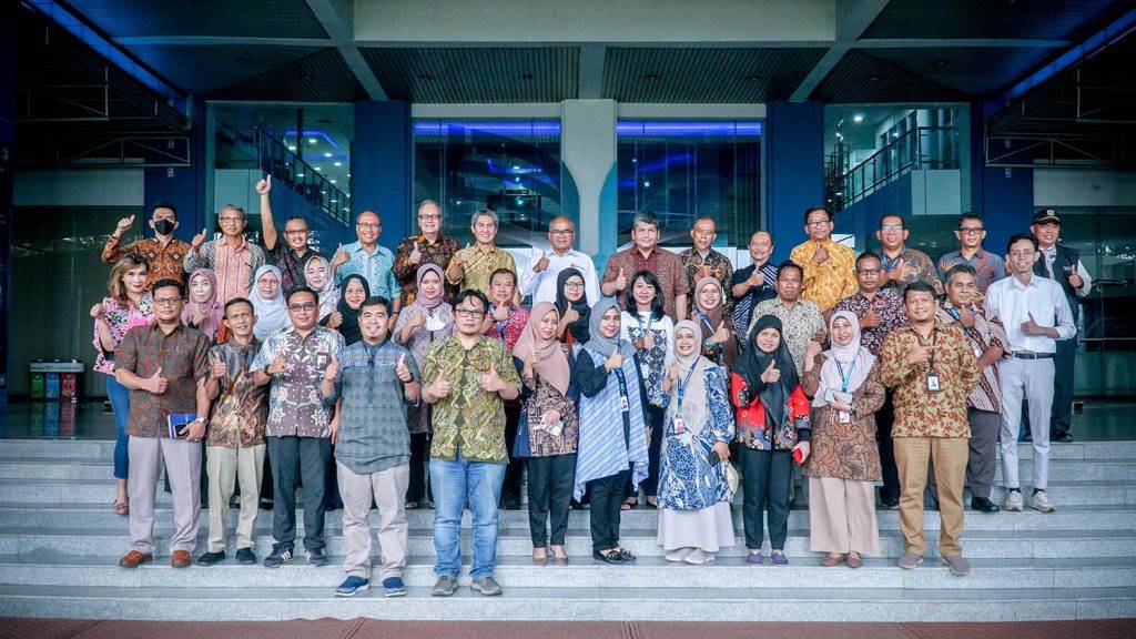 foto bersama komisaris utama pt pln