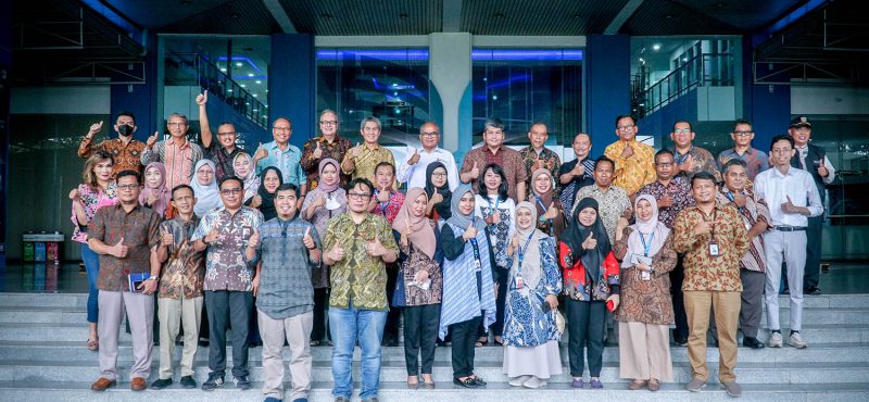 foto bersama komisaris pt pln