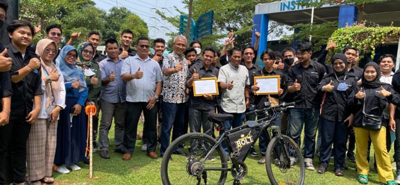 foto bersama peluncuran sepeda listrik dan smart wind turbin ITPLN