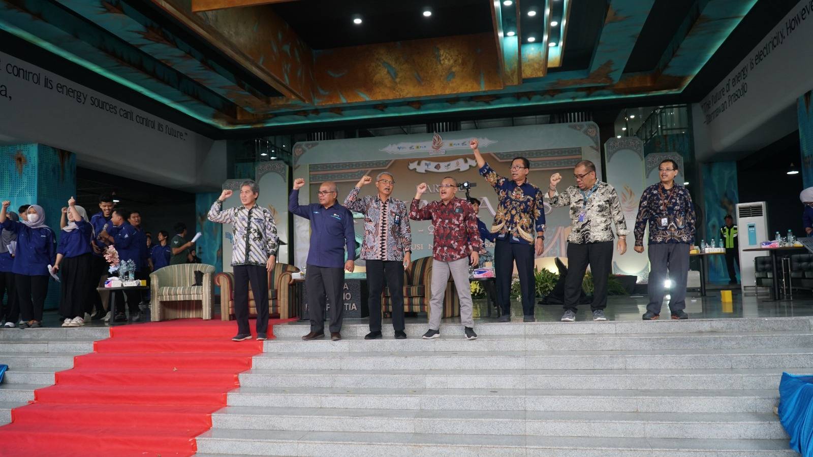 Komut PLN dan para Wakil Rektor serta Kepala Rektorat ITPLN. Dok. Humas