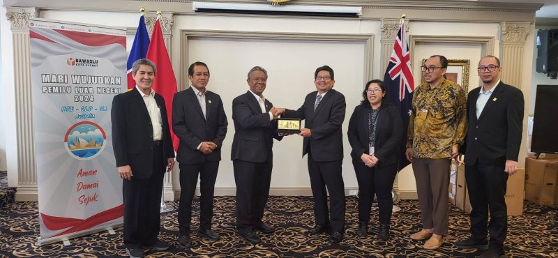 DIRLHC PLN Yusuf Didi Setiarto, Rektor ITPLN Prof. Iwa beserta rombongan berkunjung ke kantor Konsulat Jenderal Republik Indonesia (KJRI) Sydney di Australia. Dok. Istimewa