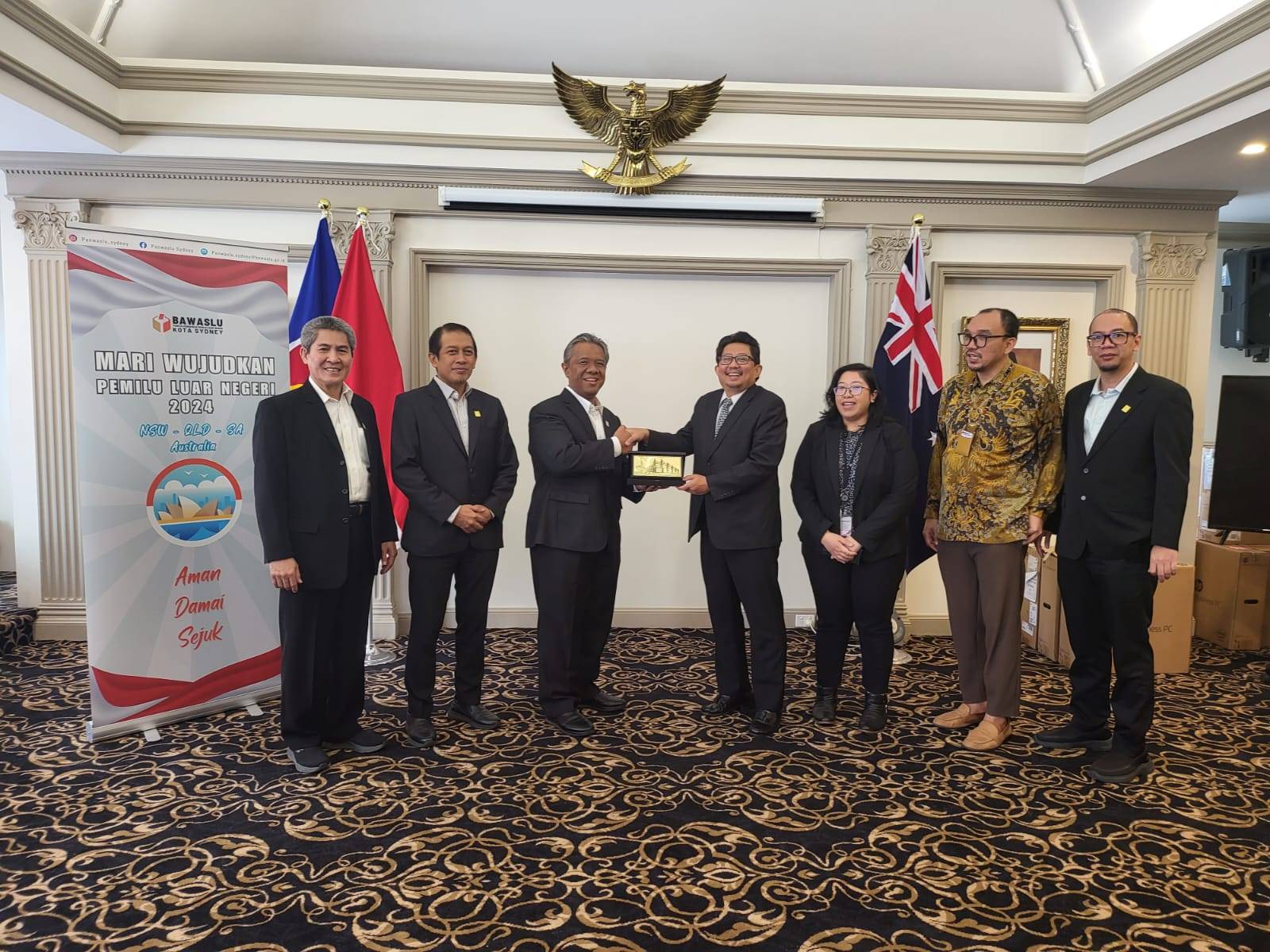 DIRLHC PLN Yusuf Didi Setiarto, Rektor ITPLN Prof. Iwa beserta rombongan berkunjung ke kantor Konsulat Jenderal Republik Indonesia (KJRI) Sydney di Australia. Dok. Istimewa