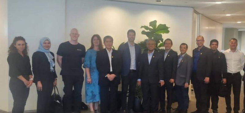 DIRLHC PLN Yusuf Didi, Rektor ITPLN Pro. Iwa, Kepala Rektorat ITPLN Dr. Ir. M. Ahsin Sidqi beserta rombongan mengunjungi Green Sustainanbility Building Industrial Architecture Sydney, Australia, dengan minimum energy loses. Dok. Istimewa