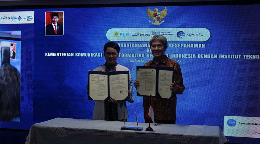 Penandatanganan bersama Nota Kesepahaman ITPLN dengan Kementerian Kominfo terkait perkuat literasi digital dan edukasi publik. Dok. Humas
