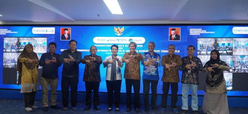 Penandatanganan Nota Kesepahaman antara ITPLN dengan Kominfo. Dok. Humas