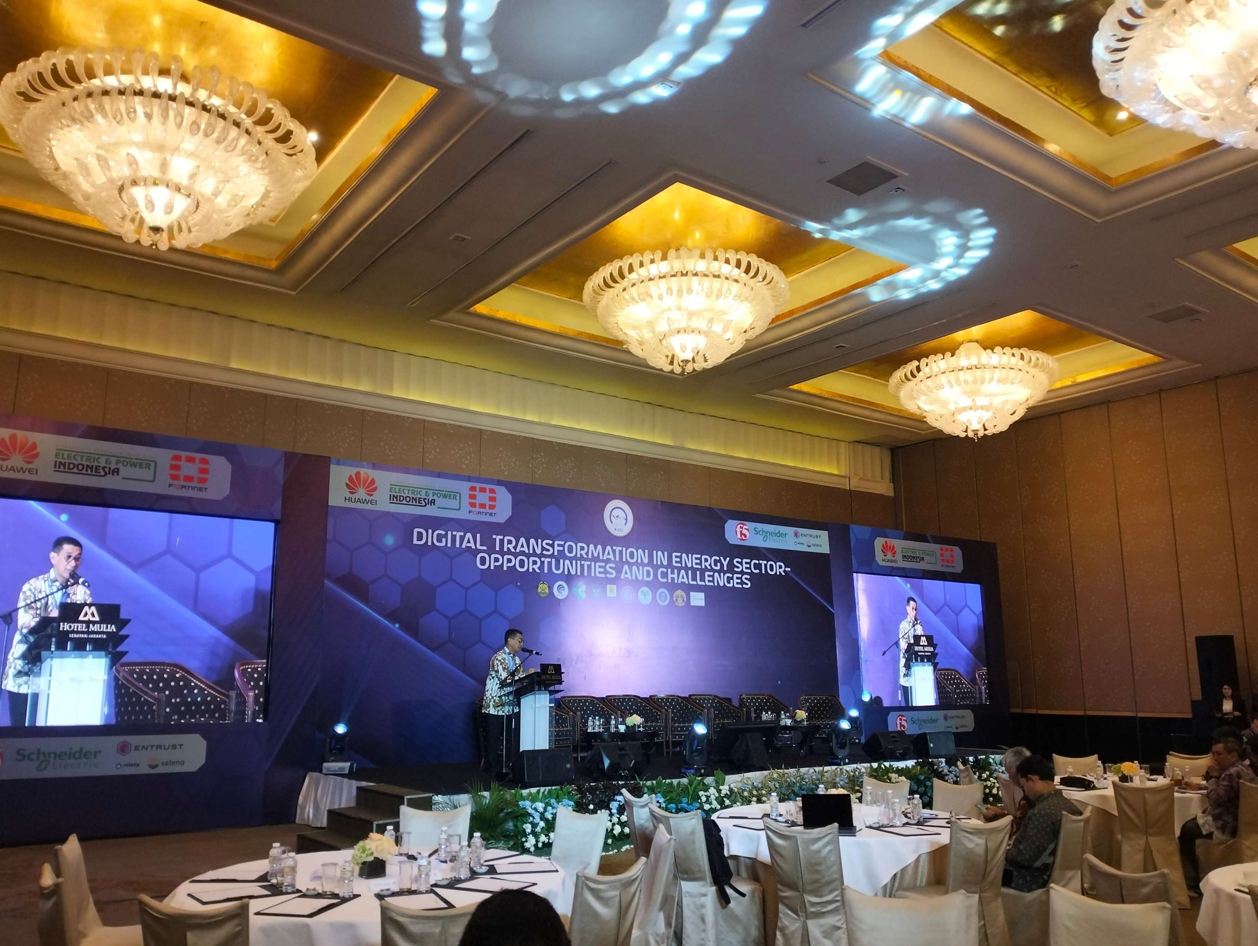 M. Ikhsan Asa'ad Ketua Prakarsa Jaringan Cerdas Indonesia (PJCI) saat memberikan welcoming speech seminar Digital Transformation Energy Sector. Dok. Istimewa