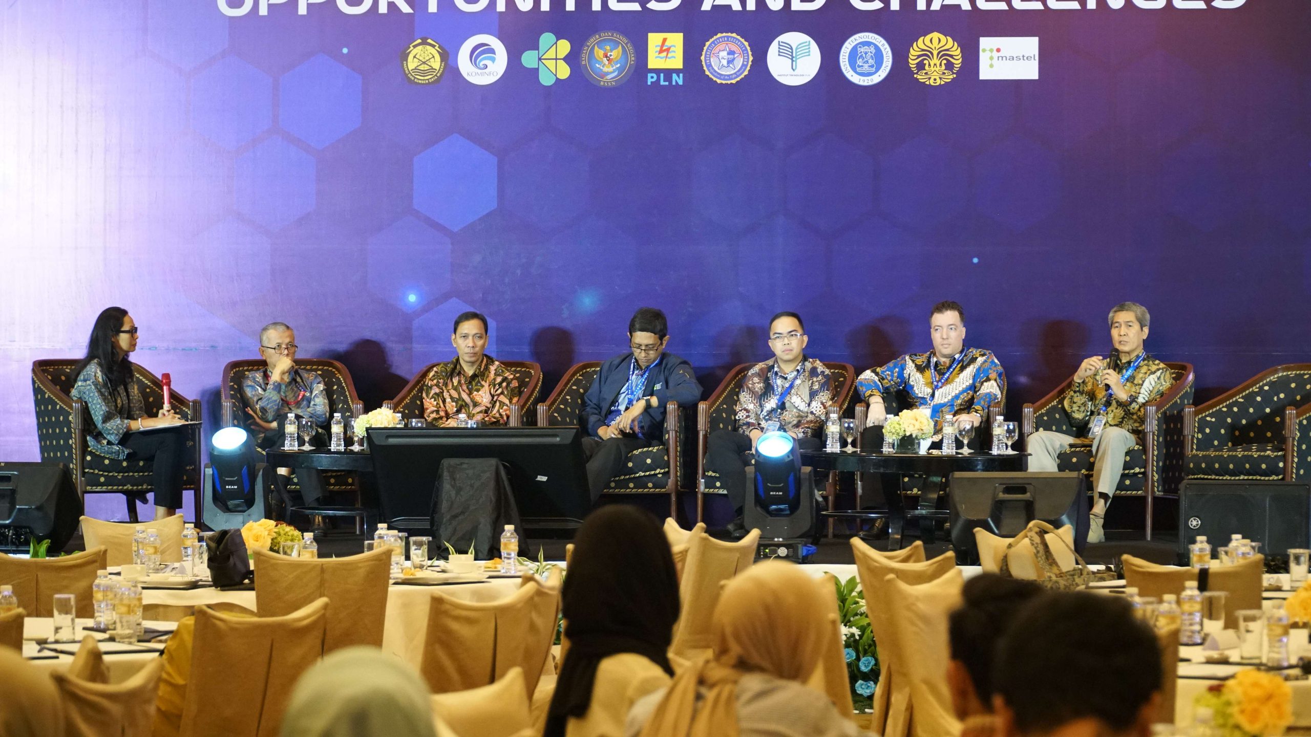 Rektor ITPLN Menjadi Salah Satu Narasumber dalam Diskusi Panel PJCI. Dok. Istimewa