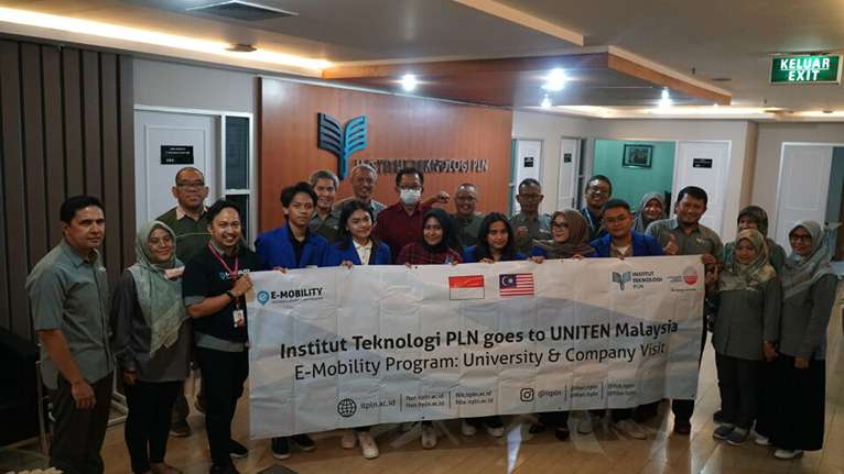Rektor ITPLN Lepas Dosen dan Mahasiswa Untuk Studi ke UNITEN Malaysia. Dok. Istimewa