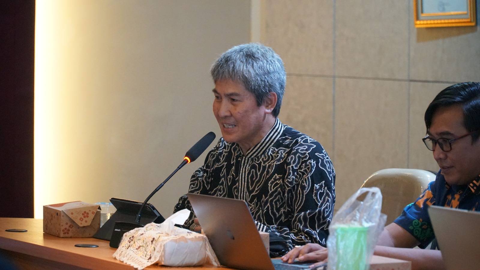 Rektor ITPLN, Prof. Dr. Ir. Iwa Garniwa M.K., MT. saat menyambangi LLDIKTI Wilayah III. Dok. Istimewa.