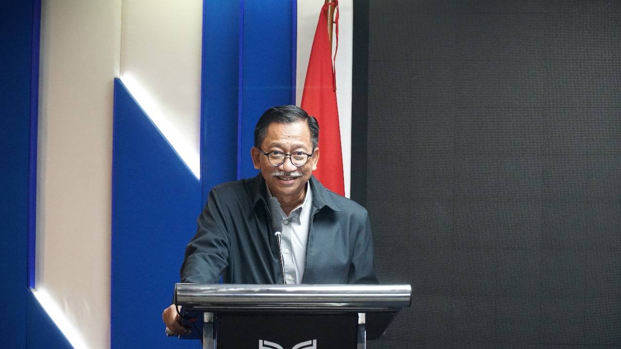 Wakil Rektor I ITPLN Bidang Akademik Dipl.-Ing. Iwan Tutuka Pambudi dalam sambutan kuliah umum Fakultas Ketenagalistrikan dan Energi Terbarukan (FKET) ITPLN. Dok. Humas