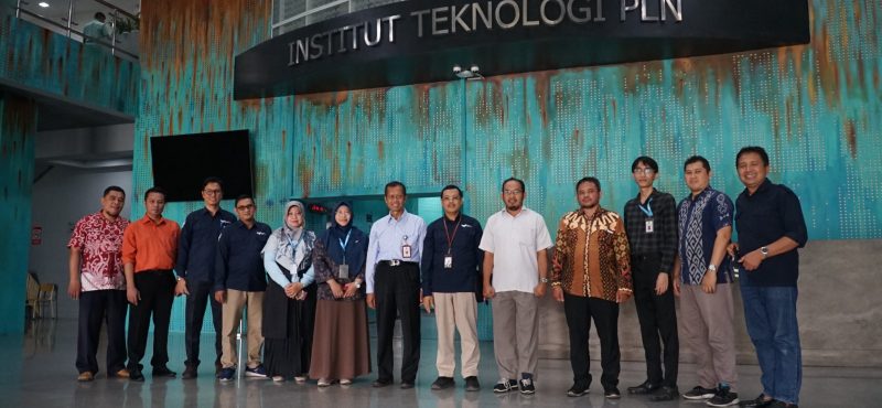 Foto bersama Tim BAPETEN dan Tim dari Institut Teknologi PLN. Dok. Istimewa
