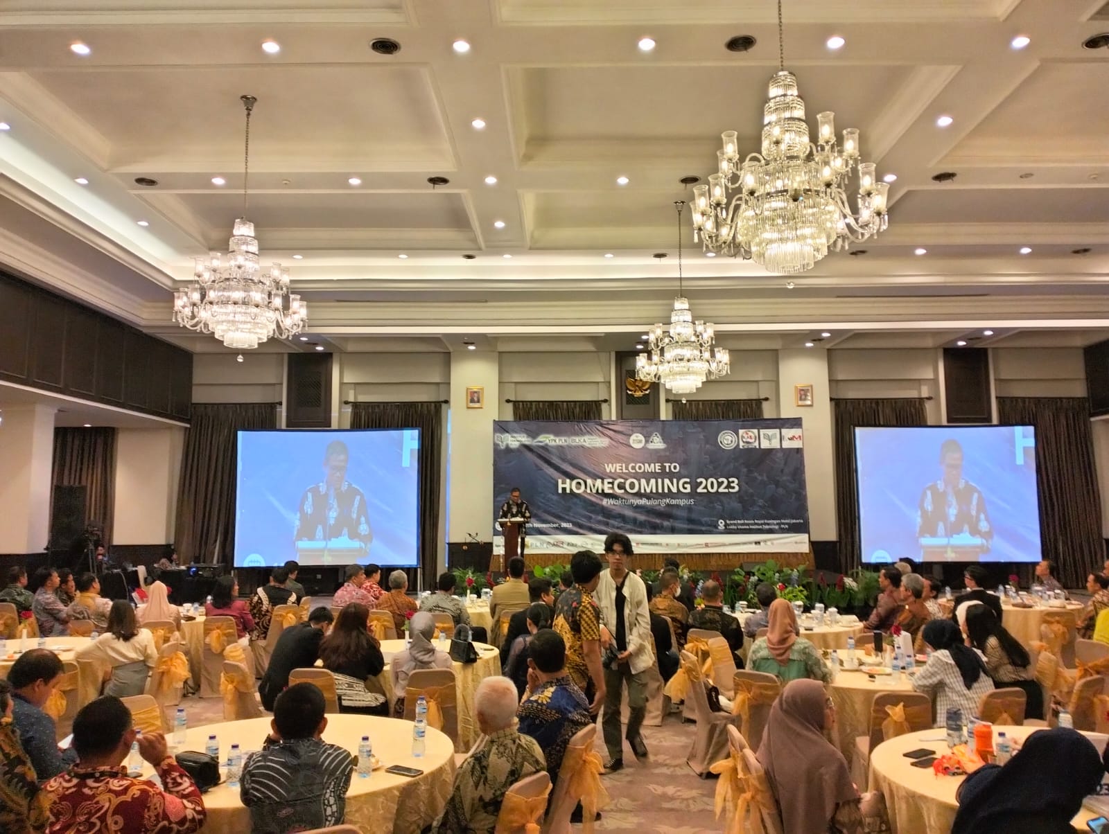 Direktur Manajemen Proyek dan EBT PT PLN Wiluyo Kusdwiharto saat memberikan sambutan dalam kegiatan alumni ITPLN. Dok. Humas