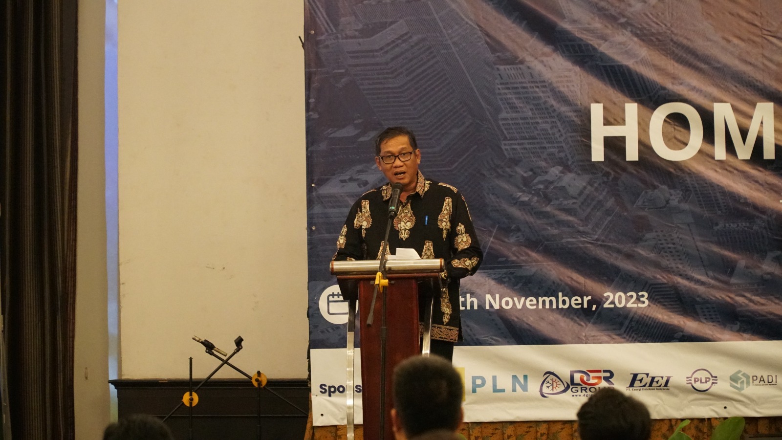 Dewan Pembina IKA ITPLN Wiluyo Kusdwiharto saat memberikan sambutan dalam reuni akbar IKA ITPLN. Dok. Istimewa