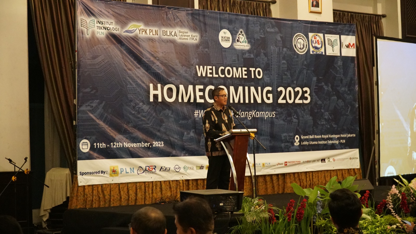 Dewan Pembina IKA ITPLN Wiluyo Kusdwiharto saat memberikan sambutan dalam reuni akbar IKA ITPLN. Dok. Istimewa