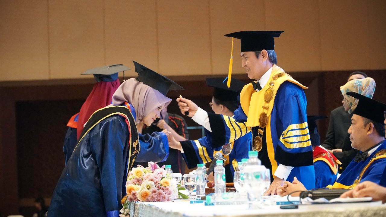 Wisuda ke-43 ITPLN, Rektor ITPLN Prof. Iwa Garniwa. Dok. Istimewa