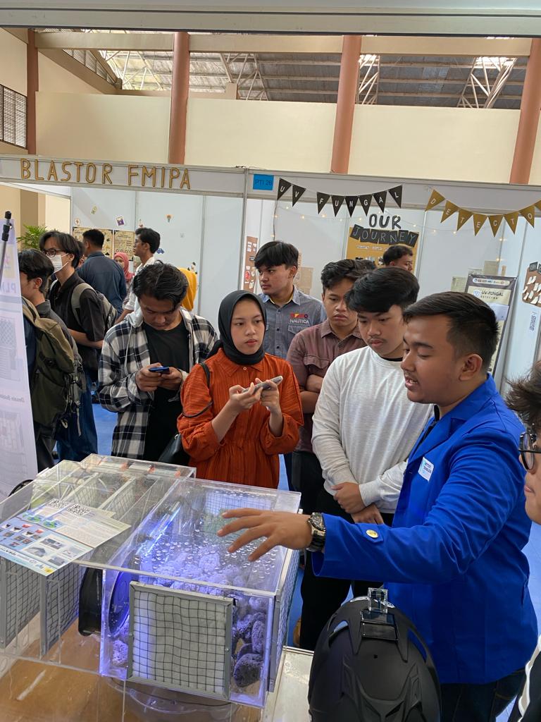 Tim ELANO ITPLN saat menjelaskan tentang inovasi dan karya mahasiswa ITPLN kepada pengunjung Pameran Teknologi dan Inovasi ke-36. Dok. Istimewa 