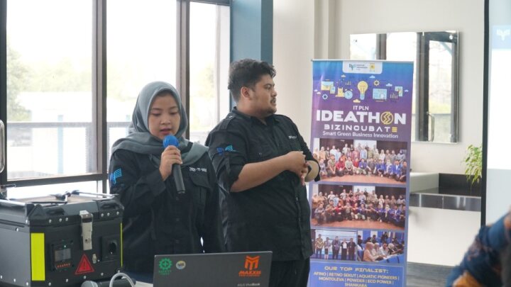 Salah satu tim karya inovasi mahasiswa ITPLN tengah mempresentasikan inovasinya. Dok. Istimewa 