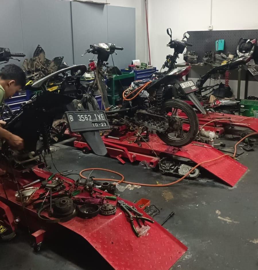 Suasana Bengkel Konversi Motor Listrik ITPLN. Dok. Istimewa