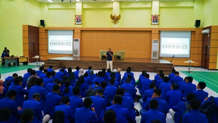 Wakil Rektor III Bidang Kemahasiswaan & Fasilitas, Ir. Ishvandono Yunaini A, M.M., dalam kegiatan ENERGIZE Talk. Dok. Istimewa