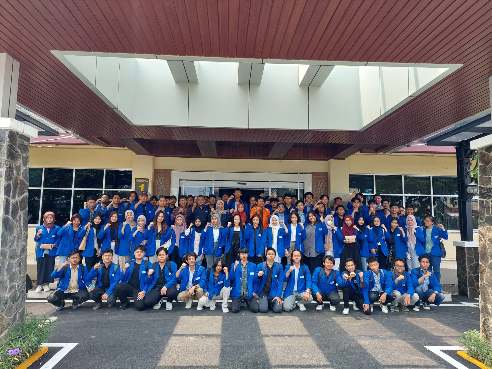 Sebanyak 108 mahasiswa ITPLN didampingi dosen melakukan kunjungan edukatif ke PT PLN Indonesia Power PLTGU Priok. Dok. Istimewa 