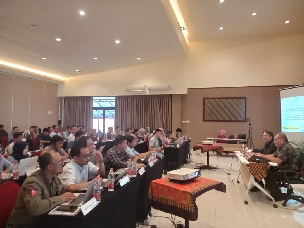 Pelatihan kontrak FIDIC yang diselenggarakan oleh PLN Pusdiklat dan ITPLN dengan menghadirkan narasumber Prof. Sarwono Hardjomuljadi. Dok. Istimewa