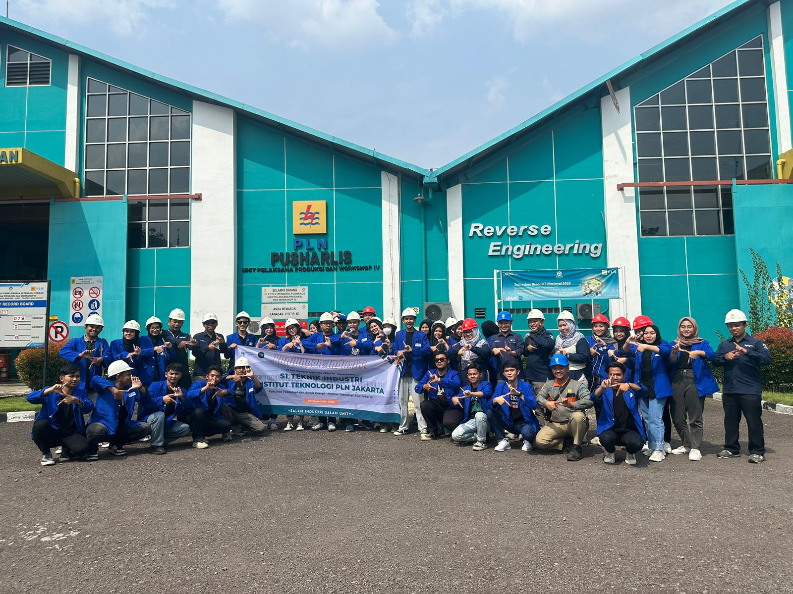 Mahasiswa ITPLN kunjungi workshop PLN PUSHARLIS UP2W IV Dayeuhkolot, Bandung, Jawa Barat. Dok. Istimewa 