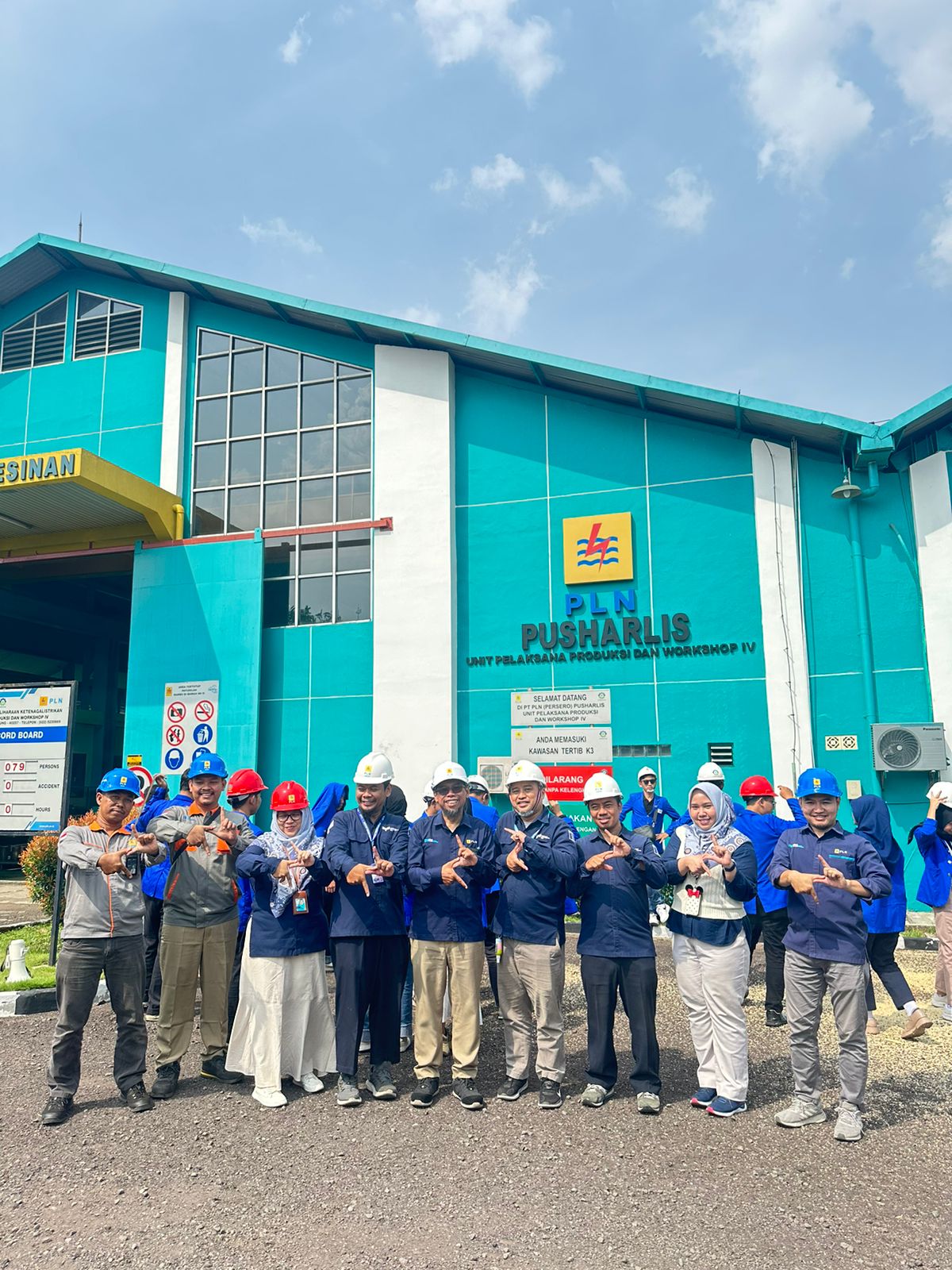 Mahasiswa ITPLN kunjungi workshop PLN PUSHARLIS UP2W IV Dayeuhkolot, Bandung. Dok. Istimewa 