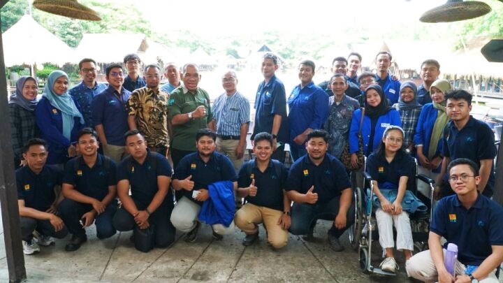 Seluruh peserta Ideathon Bizincubate ITPLN foto bersama usai penjurian inovasi dan karya mahasiswa. Dok. Istimewa