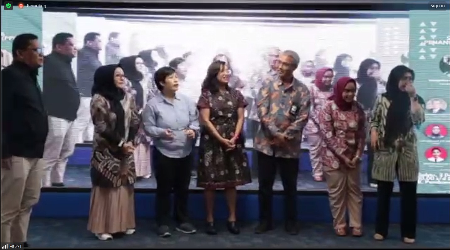 Wakil Rektor III ITPLN Ir. Ishvandono Yunaini berbincang dengan para panelis acara Uji Publik Satgas Pencegahan dan Penanganan Kekerasan Seksual (Satgas PPKS). Dok. Istimewa 