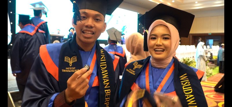 Wisudawan terbaik ITPLN